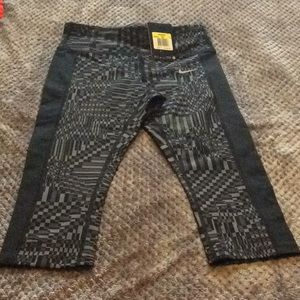 Nike Epic Lux (Tight Fit) Capri.